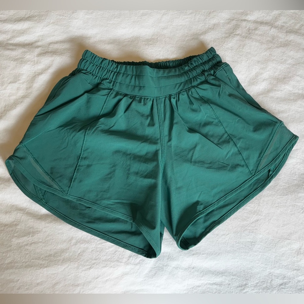 Lululemon Hotty Hot Shorts Green Sz 2; 4 in